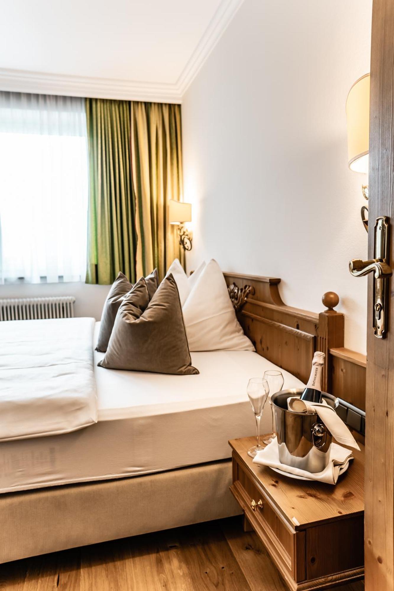 Hotel Hubertushof Anif